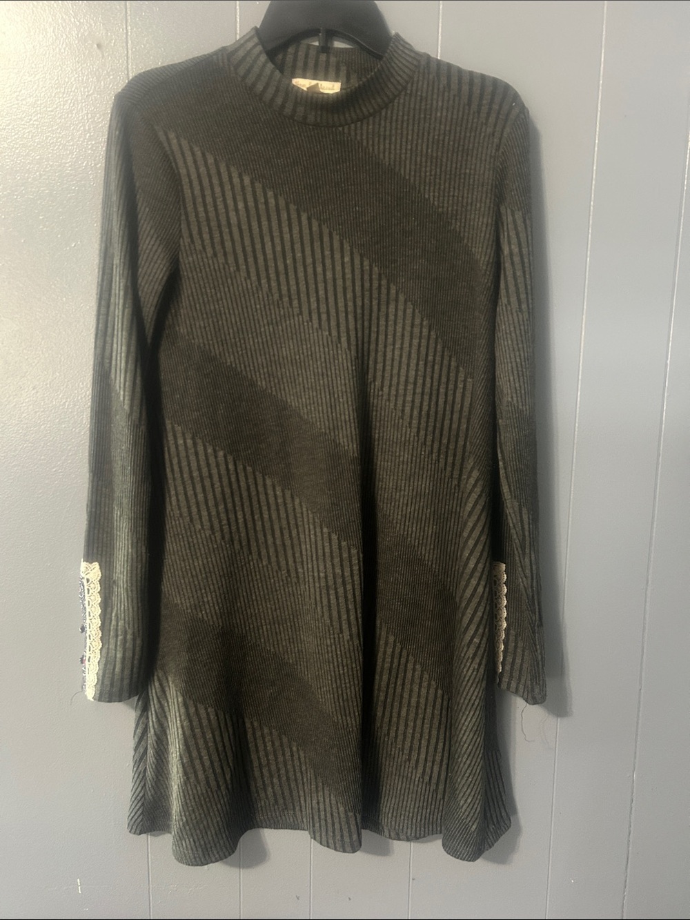 Hem & Thread Gray Ribbed A-Line Tunic with Lace Cuff Detail